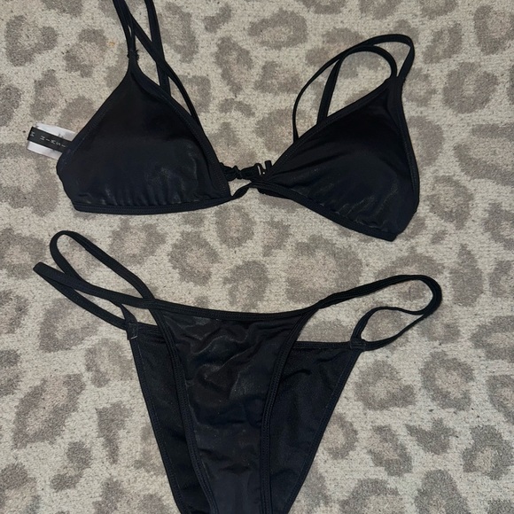Stylish Black Bikini Set - Picture 1 of 3